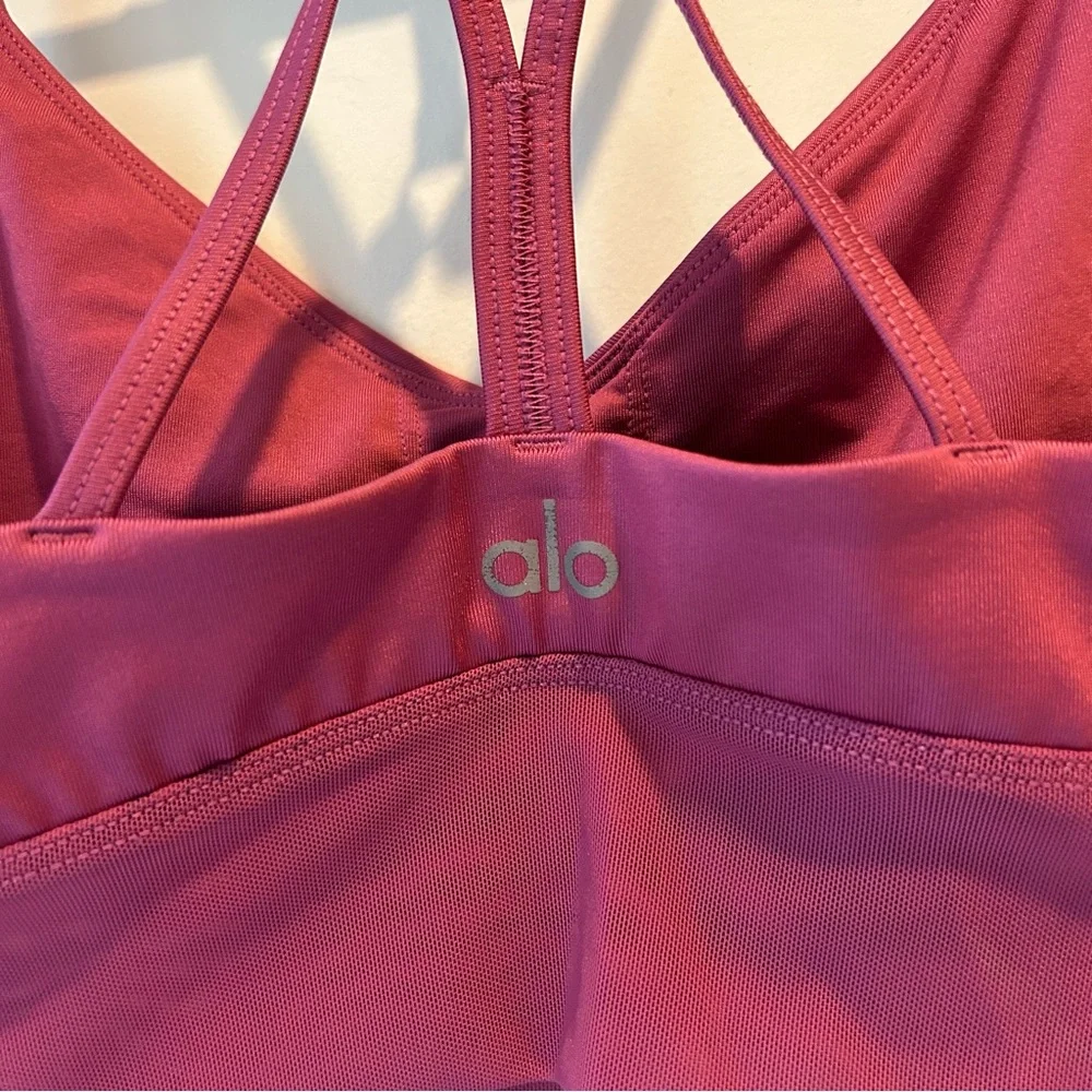 Alo Yoga Lavish Sports Bra Pink Size Small